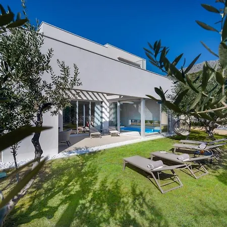 New! 5-star M Split With Indoor Pool, Jacuzzi, Finnish Sauna, Near Town Split Villa