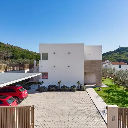 New! 5-star M Split With Indoor Pool, Jacuzzi, Finnish Sauna, Near Town Split *