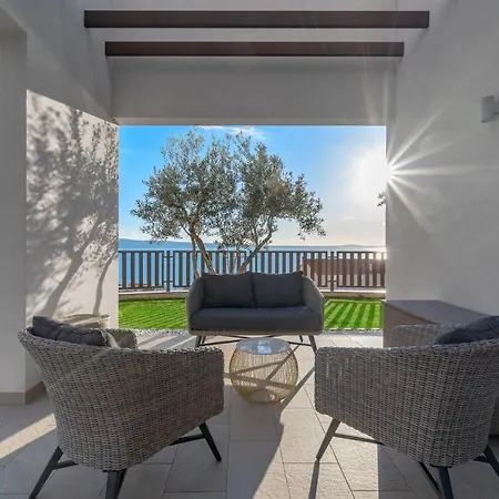 Villa New! 5-star M Split With Indoor Pool, Jacuzzi, Finnish Sauna, Near Town Split *
