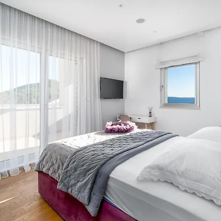 New! 5-star M Split With Indoor Pool, Jacuzzi, Finnish Sauna, Near Town Split *