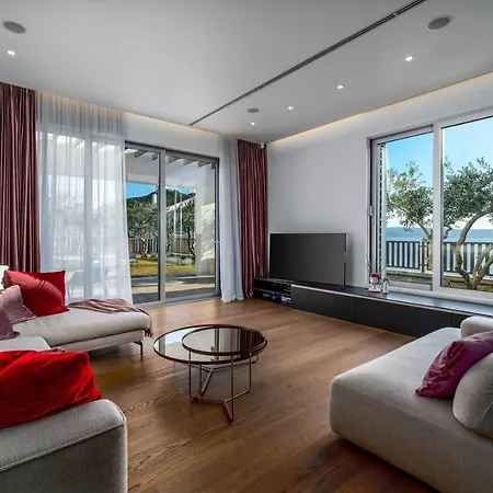 Villa New! 5-star M Split With Indoor Pool, Jacuzzi, Finnish Sauna, Near Town Split Podstrana